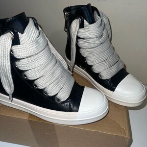 SHEIN sneakers size 37 fits like 7.5